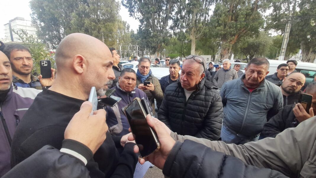 taxistas-y-remiseros-de-madryn-plantearon-una-fuerte-oposicion-a-uber